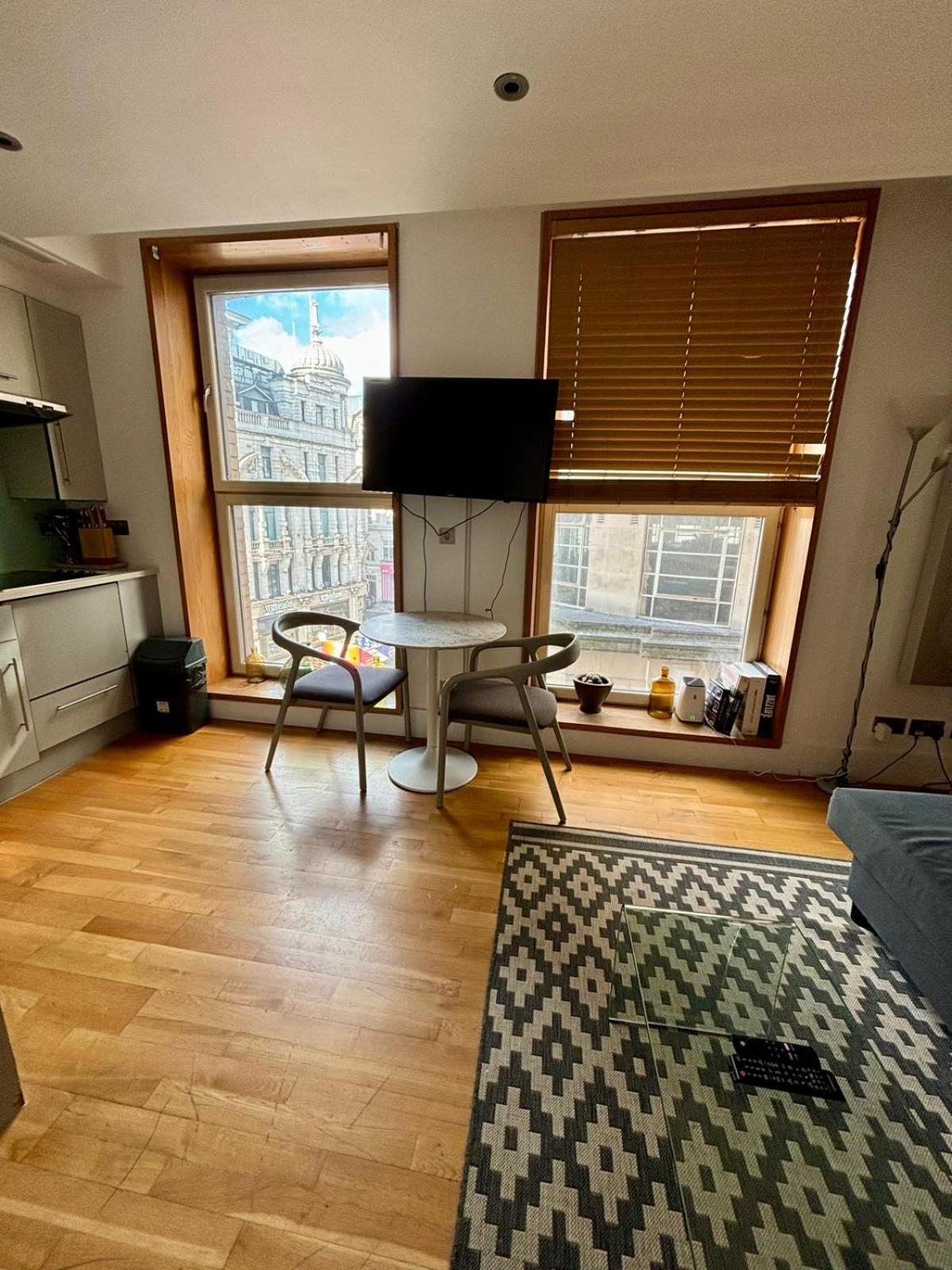 1 Bedroom In Piccadilly Circus St James Cov1 London Eksteriør billede